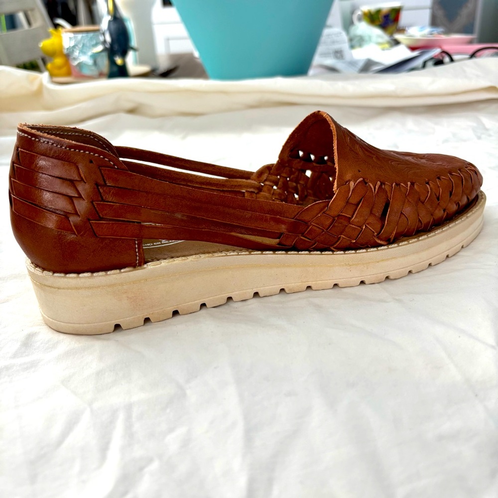 Itzel Huarache Mexican Sandal Hand Made Tooled Slip On Leather Comfy Size 6 - Picture 8 of 14